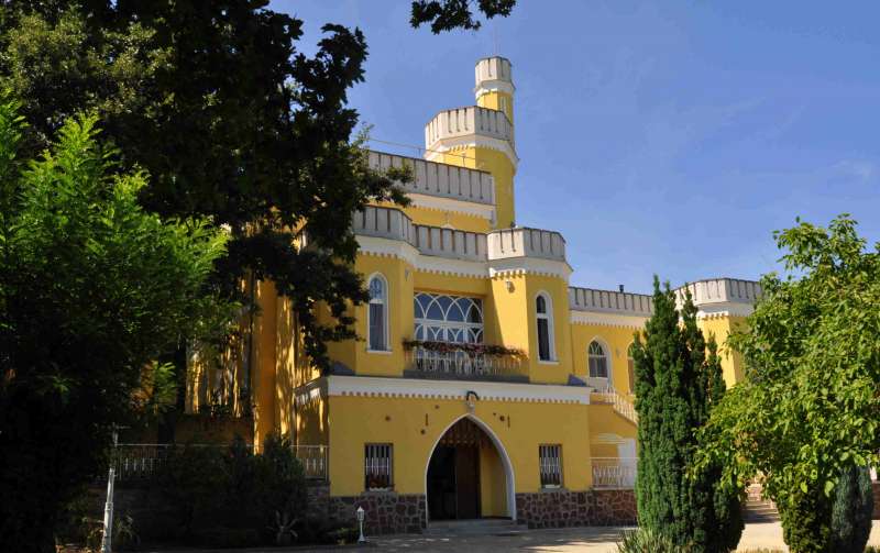 Balatonszepezd, Villa - Eladó kastély (villa) teljes berendezéssel a Balaton északi partján!